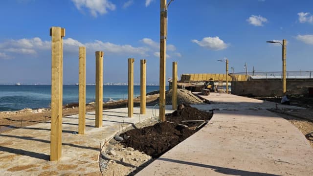 טיילת בת גלים חיפה (צילום: יפה נוף) טיילת בת גלים חיפה