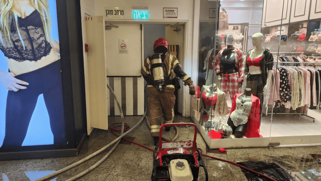 שריפה קניון חיפה (צילום: כבאות והצלה) שריפה קניון חיפה