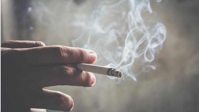 תושבת בת ים צריכה להוכיח שהיא לא מעשנת