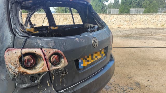 מכונית שנשרפה בתאונת דרכים מגורשי ספרד חיפה