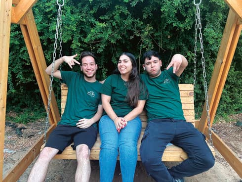 בוגרי תנועת חצ"ב בחולון. אדר במרכז בוגרי תנועת חצ"ב בחולון. אדר במרכז