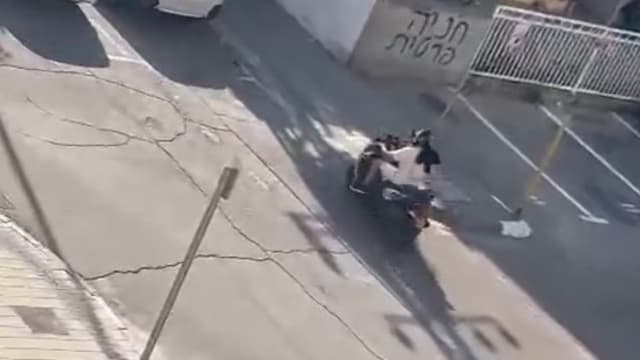 האופנוע שמצפצף בבת ים