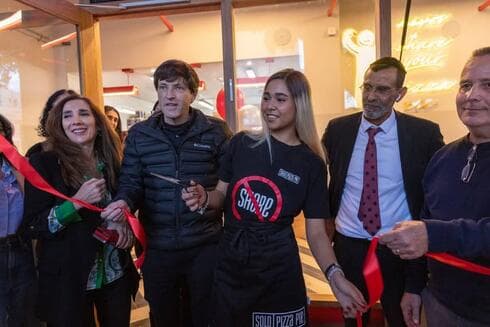 חנוכת סולו פיצה פאי (צילום: מתוך דף הפייסבוק של רמי גרינברג) חנוכת סולו פיצה פאי