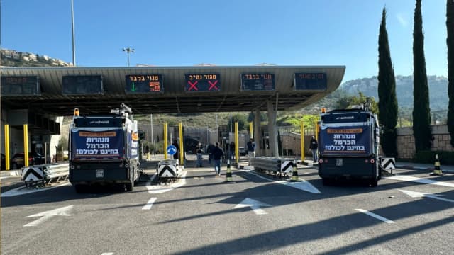 מכונות טיאטוא בכניסה למנהרות הכרמל בחיפה