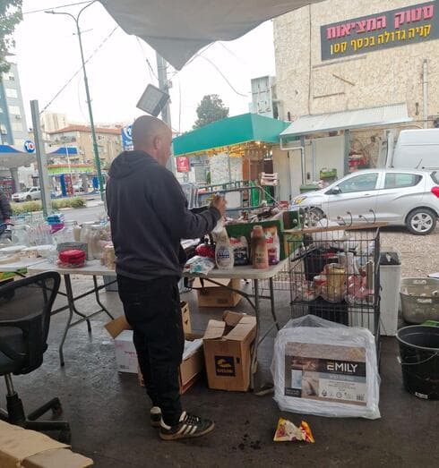 אביב סלמן בחנות השרופה