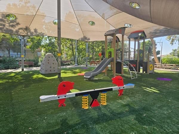 הגינות הציבוריות ששופצו בחולון (צילום: עיריית חולון ) הגינות הציבוריות ששופצו בחולון
