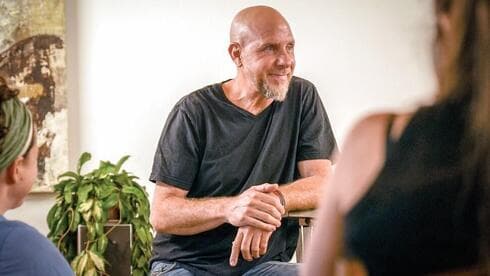 דני סטירין.  "נותן לילדים כלים להתמודדות"