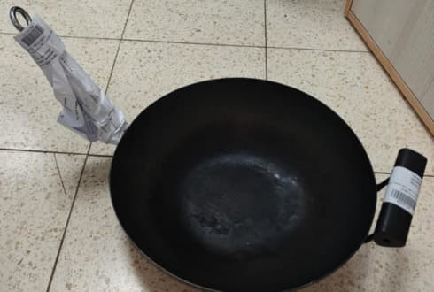 המחבת ששימשה לתקיפה