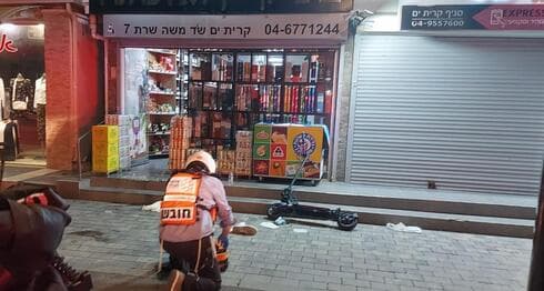 אירוע ירי ברחוב משה שרת בקרית ים (צילום: איחוד הצלה) זירת הירי בקרית ים