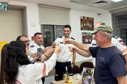  שמואל אשר מחולון והצוות שהציל את חייו