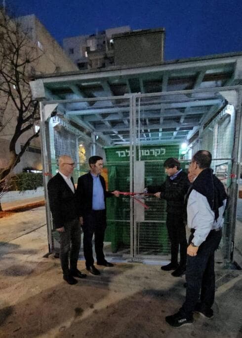 הכנסת הדחסנית התת קרקעית שוק פתח תקוה (צילום: שירות מיינט) הכנסת הדחסנית התת קרקעית שוק פתח תקוה