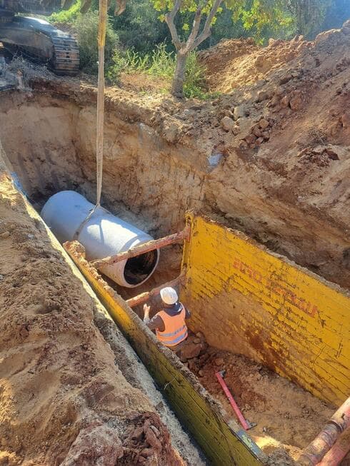 עבודות להנחת קו ביוב בשולי פארק פרס נובל