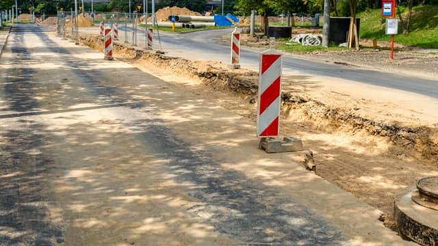 עבודות בכביש. חסימות ושינויים בתנועה