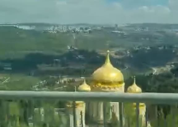 הכנסיה הרוסית, תצפית מהרכבת הקלה