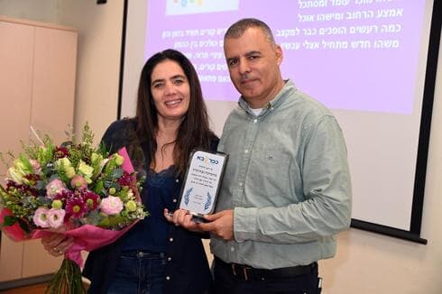 פז רענן וראש העיר רפי סער (צילום: בן ניקסון) פז רענן וראש העיר רפי סער