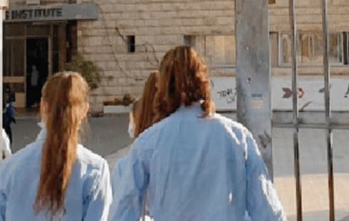 תלמידות בכניסה לבית יעקב (למצולמות אין קשר לידיעה)