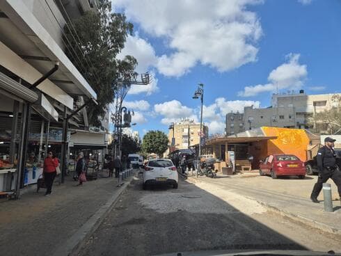 רחוב גוטמן ליד שוק פתח תקוה (צילום: שירות מיינט) רחוב גוטמן ליד שוק פתח תקוה