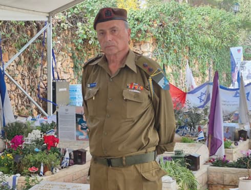 יעקב שרביט על מדים בהר הרצל