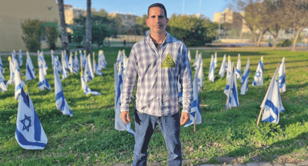 יוסי אוסדון, נכה צה"ל ופסיכולוג רפואי, שעובד עם תלמדי תיכון בקרית ים (צילום: באדיבות העירייה) יוסי אוסדון, נכה צה"ל ופסיכולוג רפואי, שעובד עם תלמדי תיכון בקרית ים