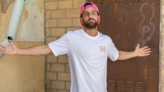 איזי. טיפול על הבמה