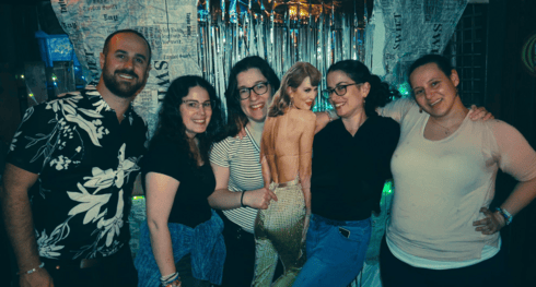 המעריצות הירושלמיות של טיילור סוויפט (צילום: פרטי) המעריצות הירושלמיות של טיילור סוויפט