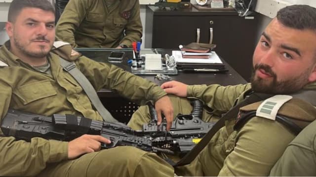 רז פרץ ז"ל (מימין) ורם מלמה, בזמן השירות הצבאי