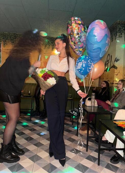 ג'סיקה אלטר חוגגת יום הולדת 29