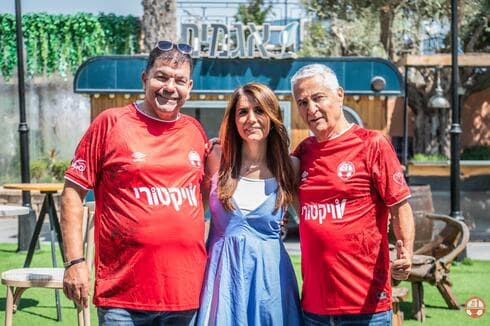 שלום גיבלי ויעקב מדר עם אלונה ברקת (צילום: שי אסייג ) שלום גיבלי ויעקב מדר עם אלונה ברקת