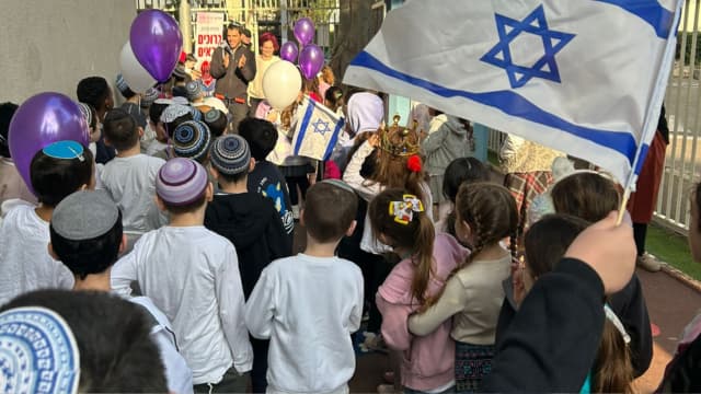 הדור הצעיר במפגש עם הדור השלישי
