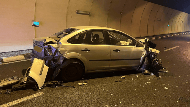 תאונה עצמית מנהרות הכרמל חיפה (צילום: כבאות והצלה) תאונה עצמית מנהרות הכרמל חיפה