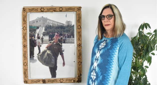 "הכמיהה לחבק את רז אין לה שיעור". אורה לפר מינץ 