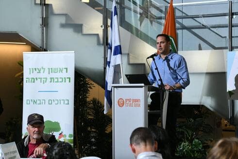 ראש העירייה רז קינסטליך. רוכבים קדימה