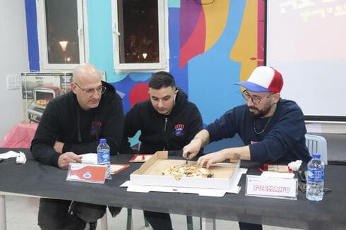 צוות השופטים בתחרות הפיצות בקרית ים (צילום: עיריית קרית ים) צוות השופטים בתחרות הפיצות בקרית ים