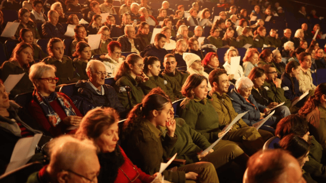 קולולום ניצולי שואה בחיפה (צילום: קונסטנטין גרוסמן) קולולום ניצולי שואה בחיפה