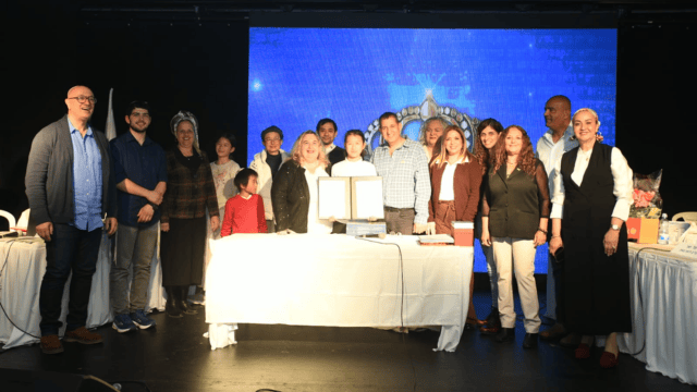 כלת חידון התנ"ך הממלכתי - יעל יאו, מחטיבת הנעורים, ליאו בק. (צילום: משרד החינוך) כלת חידון התנ"ך הממלכתי - יעל יאו, מחטיבת הנעורים, ליאו בק.