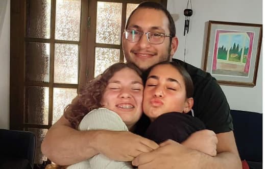תמיר ואחיותיו