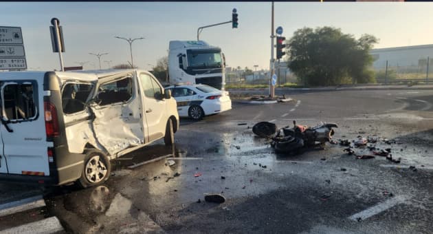 זירת התאונה בדרך משה דיין במפרץ חיפה (צילום: צלם לא ידוע לפי סעיף 27א' לחוק זכויות יוצרים) זירת התאונה בדרך משה דיין במפרץ חיפה