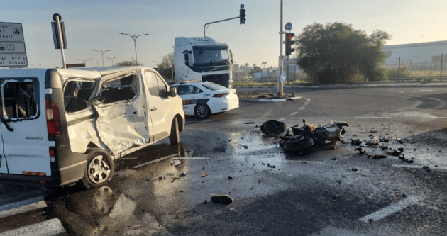 זירת התאונה בדרך משה דיין במפרץ חיפה (צילום: צלם לא ידוע לפי סעיף 27א' לחוק זכויות יוצרים) זירת התאונה בדרך משה דיין במפרץ חיפה