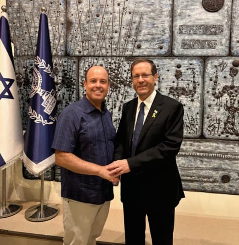 יוחאי קורצוויל ז"ל עם נשיא המדינה