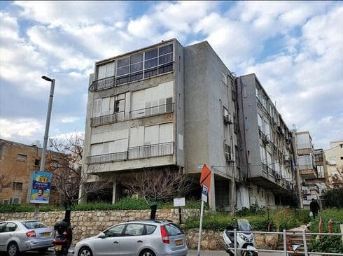  רוטשילד בת ים. "אפור, ישן ומתפורר"