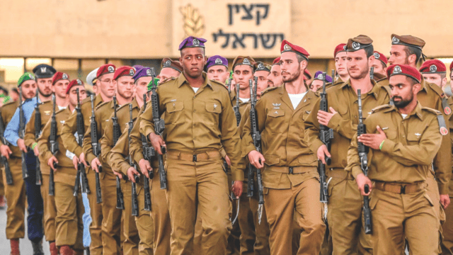 כבר לא יגיעו לאוניברסיטת חיפה? קורס קצינים (צילום: חיים הורנשטיין) כבר לא יגיעו לאוניברסיטת חיפה? קורס קצינים