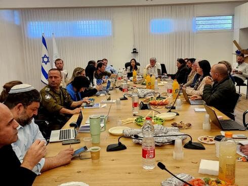 ישיבת העדכון בעיריית קריית שמונה (צילום: תנופה לצפון) ישיבת העדכון בעיריית קריית שמונה