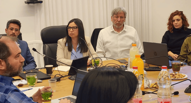 ישיבת העדכון בעיריית קריית שמונה בהובלת הפרויקטורית עינב פרץ ישיבת העדכון בעיריית קריית שמונה בהובלת הפרויקטורית עינב פרץ