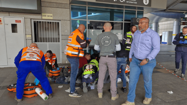 זירת הפיגוע במפרץ חיפה (צילום: איחוד הצלה) חשד לפיגוע במפרץ חיפה