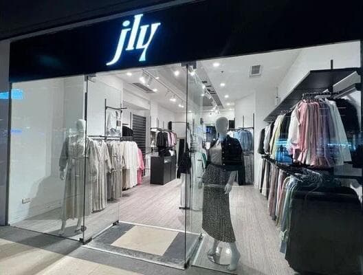  JLY. חנות אופנה חדשה וצנועה בקניון בת ים