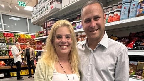 עדי זהר וראש העירייה רז קינסטליך בפתיחת סופר הצינור