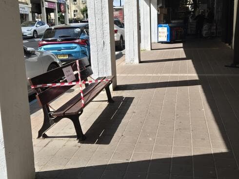 ספסל ברחוב ההסתדרות פתח תקוה