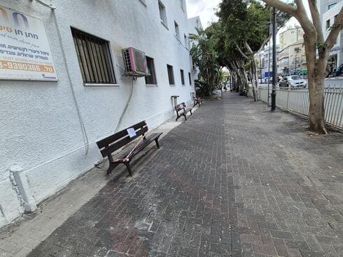 ספסל ברחוב ההסתדרות פתח תקוה