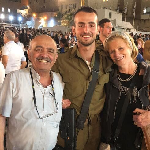 דוד ברוט ז"ל עם הנכד הבכור