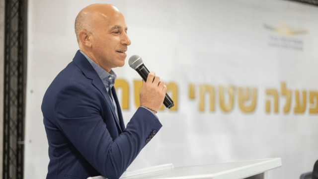 גיא פרג יו"ר אספן בחתימת הסכם שטחי מסחר סמי עופר אספן גרופ (צילום: מיכה בריקמן) גיא פרג יו"ר אספן בחתימת הסכם שטחי מסחר סמי עופר אספן גרופ